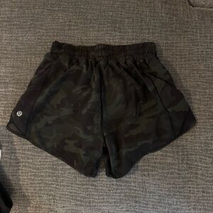 Lululemon Hotty Hot Low Rise Lined Short - Green Camo